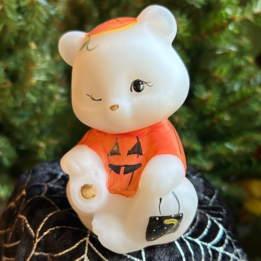 MINT Limited Edition Hand Painted Fenton Winking Halloween Bear in Pumpkin Costu - Picture 11 of 12